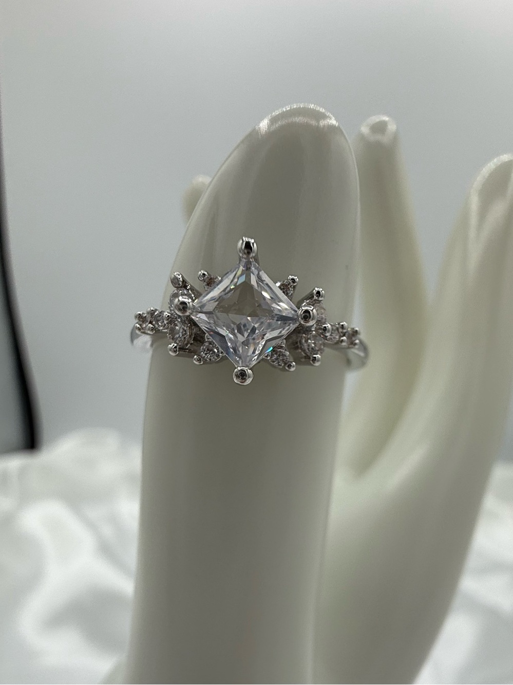 Silver Tone Sz 6 Square-Cut Moissanite Like Ring Engagement Elegant Classic Chic